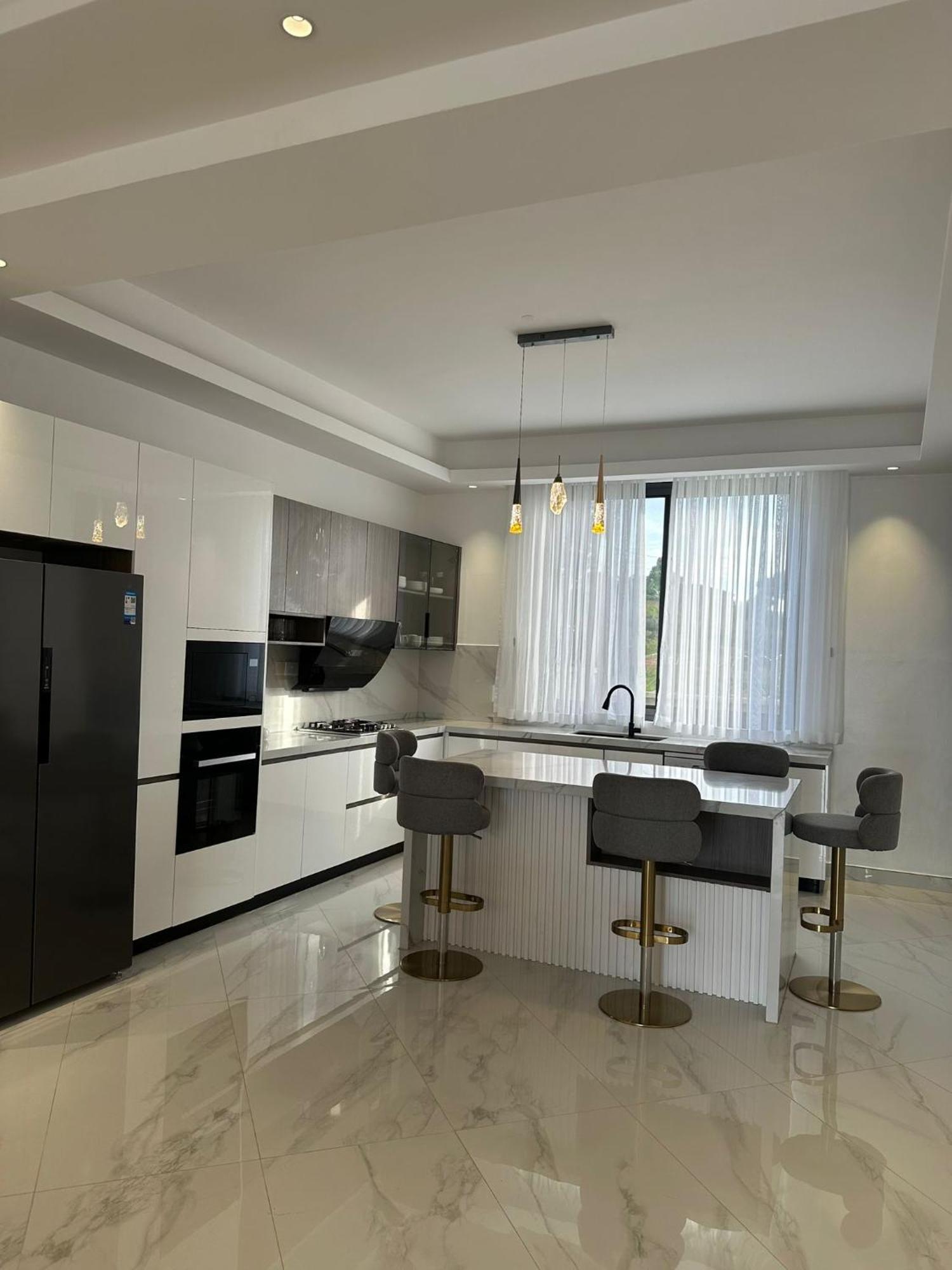 Apartment Entebbe Airport Superking Bed *